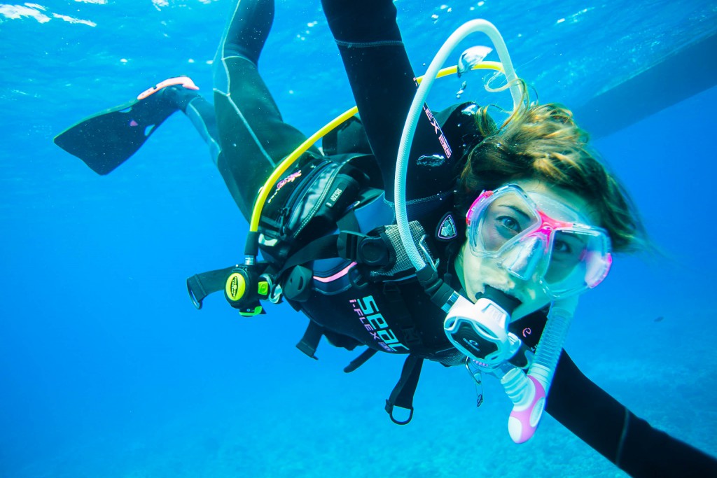 female-women-scuba-diver-hawaii