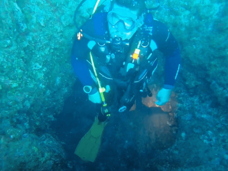 Scuba diver influencer Joe Bilbow posing for a photo underwater