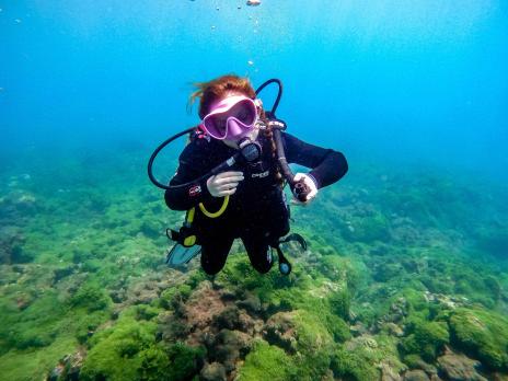 PADI AmbassaDiver Mariana Saad Vargas scuba diving.
