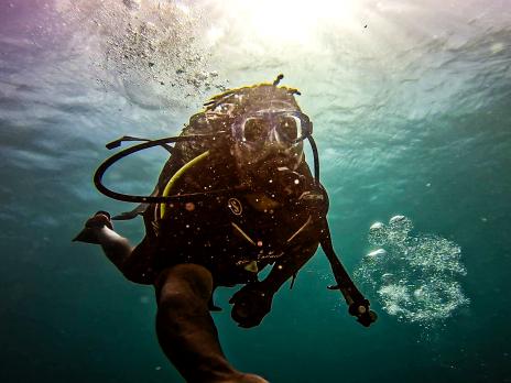 PADI AmbassaDiver Kundai Murapa seen scuba diving underwater.
