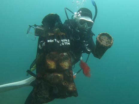 PADI AmbassaDiver Yumi Shirai scuba diving.