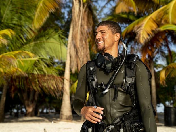Male diver ready for a dive at the beach