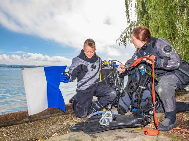 German LIVE UNFILTERED - Carousel Image 4