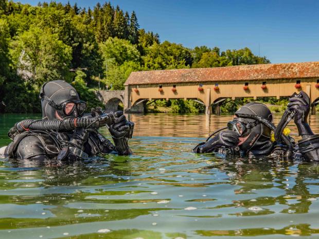 German LIVE UNFILTERED - Carousel Image 5