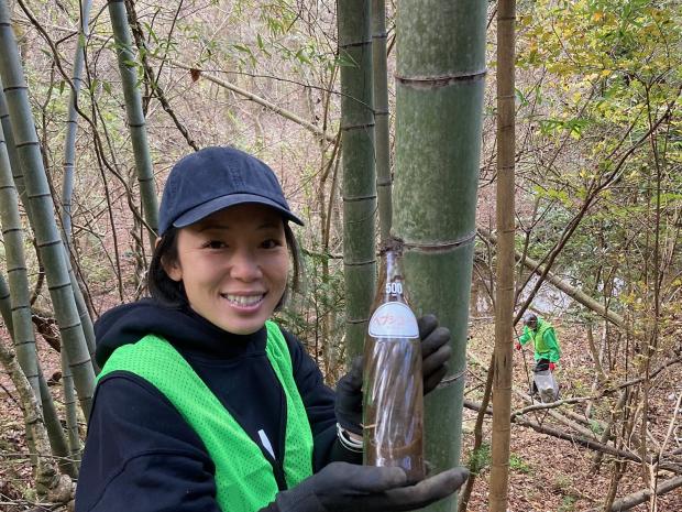 PADI AmbassaDiver Yumi Shirai helping her environment as she helps clean up.