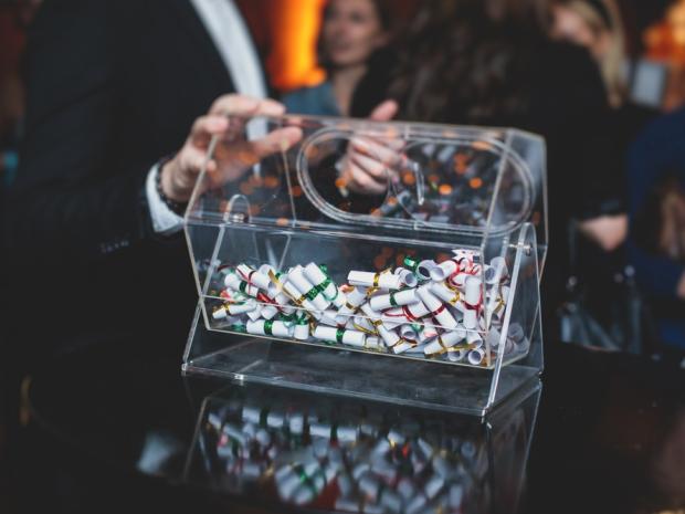 Extracting the winning numbers from the lottery machine