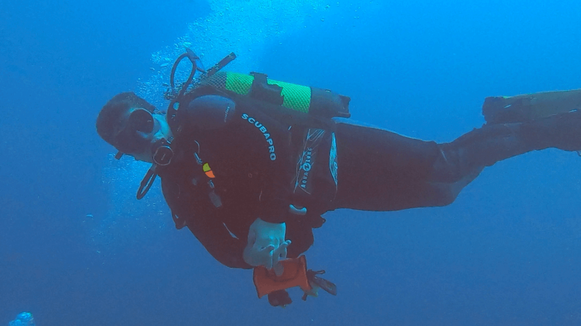 Scuba diver influencer Joe Bilbow diving and posing for the photo