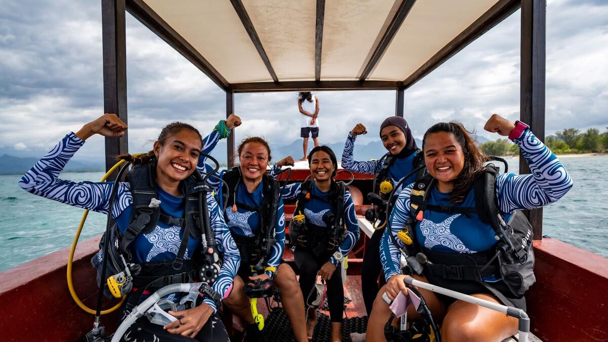 Gili Coral Catch Superwomen Indonesia
